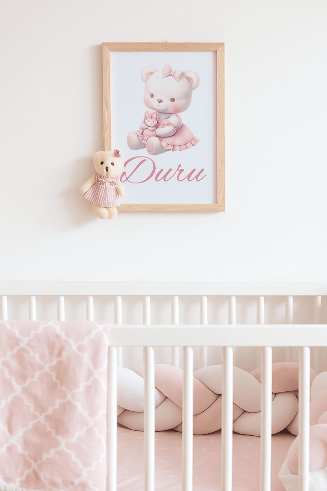 Peluş Ayıcıklı Kız Bebek Kapı Süsü / Pano