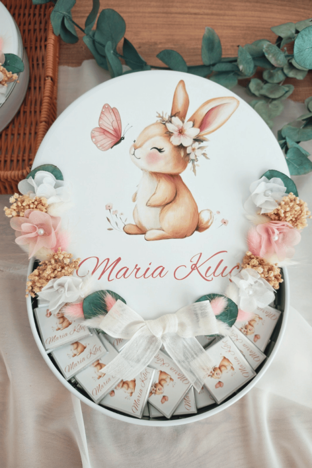 Çiçek Süslemeli Metal Kutuda 50' li Madlen Çikolata