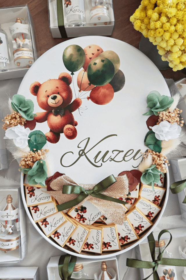 Çiçek Süslemeli Metal Kutuda 80' li Madlen Çikolata