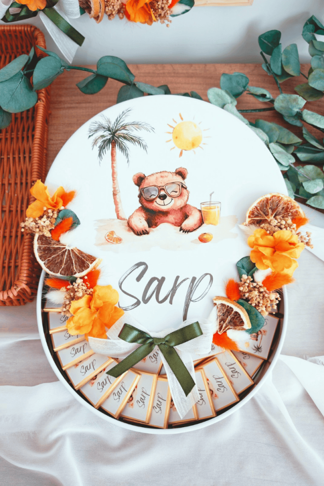 Çiçek Süslemeli Metal Kutuda 50' li Madlen Çikolata