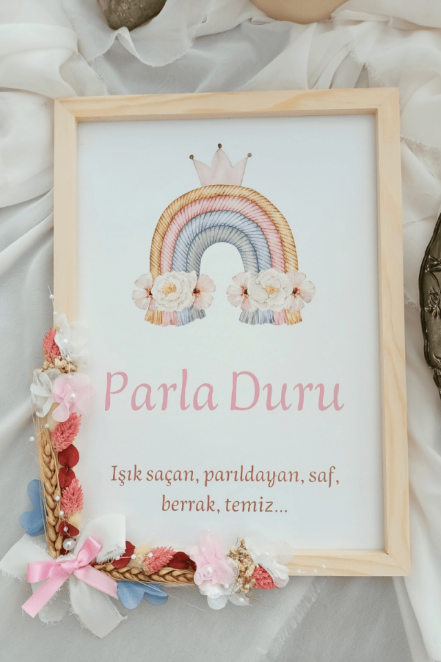 Gökkuşağı Tasarımlı Çiçek Süslemeli Kız Bebek Kapı Süsü / Pano