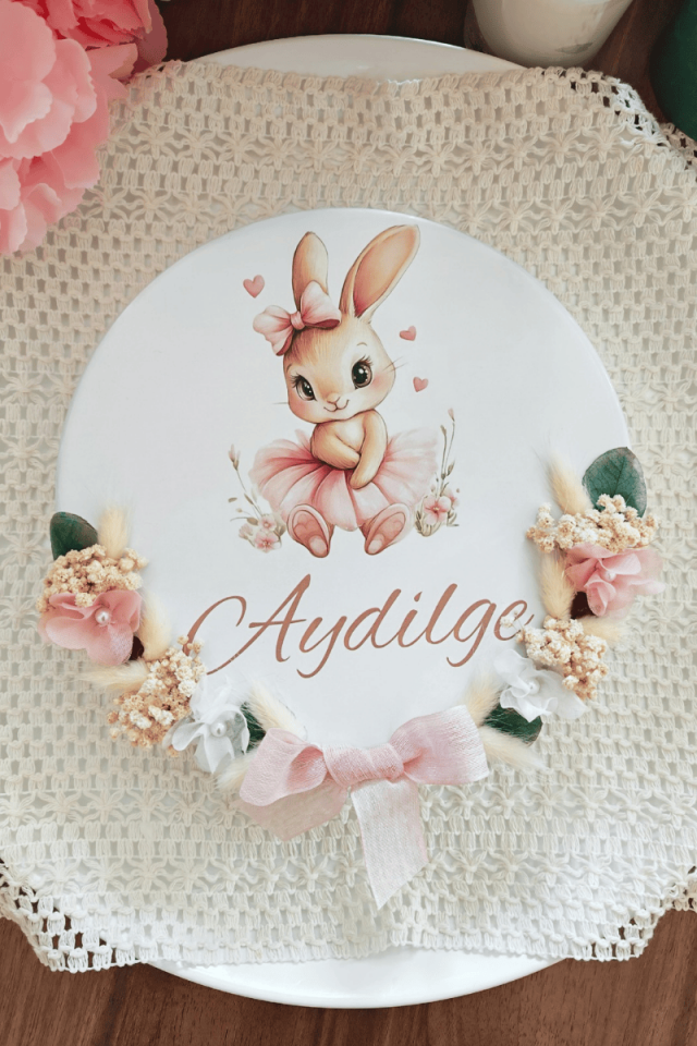 Çiçek Süslemeli Metal Kutuda 100' lü Madlen Çikolata