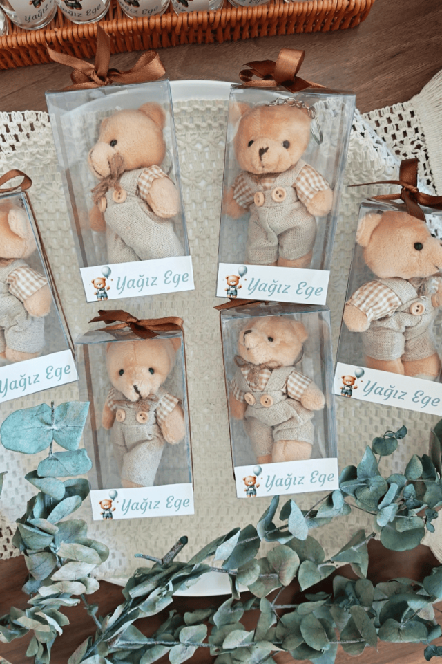 Kutulu Elbiseli Peluş Ayıcık Anahtarlık Erkek Bebek Hediyelik