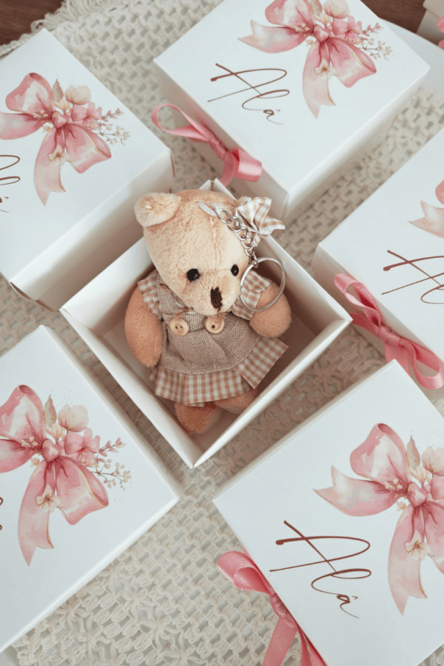 Beyaz Kutulu Elbiseli Peluş Ayıcık Anahtarlık Bebek Hediyelik