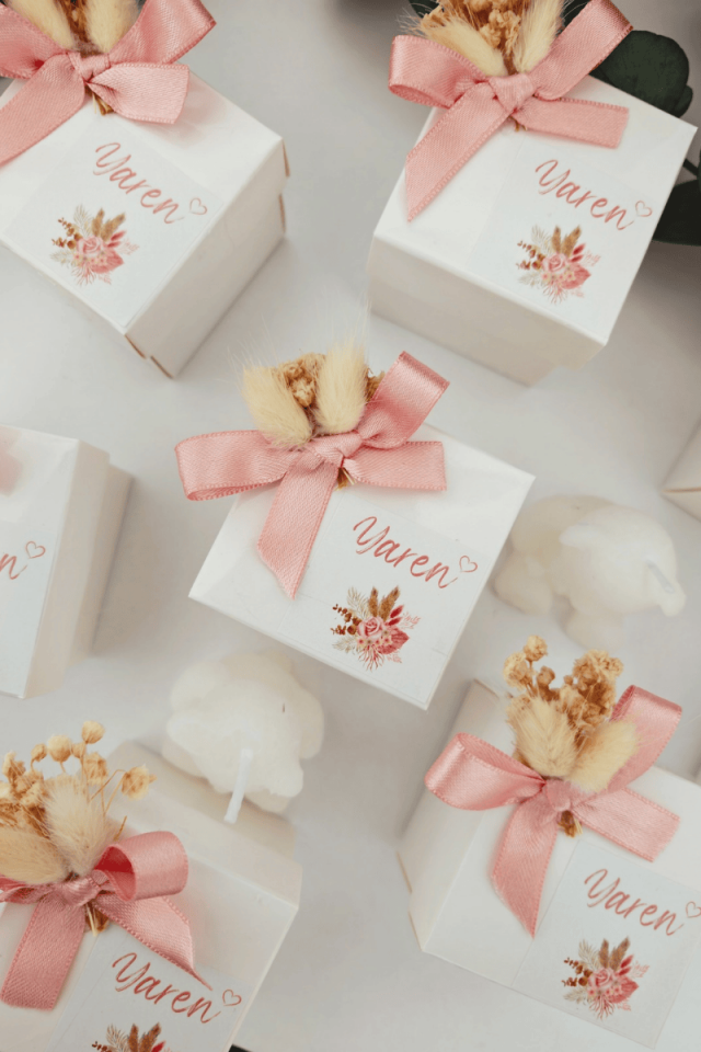 Çiçek Süslemeli Kutulu Ayıcık Mum Bebek Hediyelik