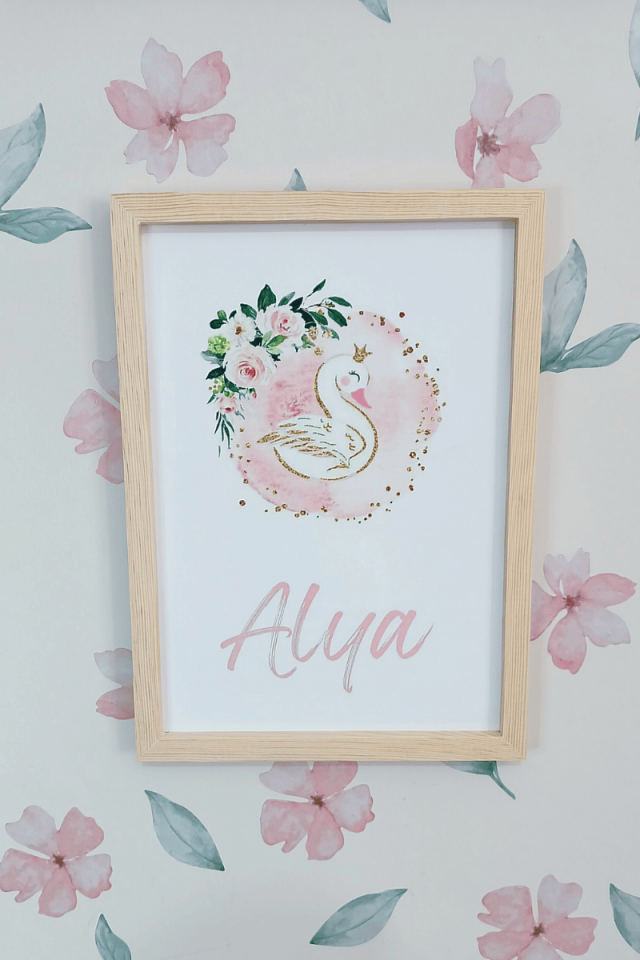 Kuğu Tasarımlı Kız Bebek Kapı Süsü / Pano