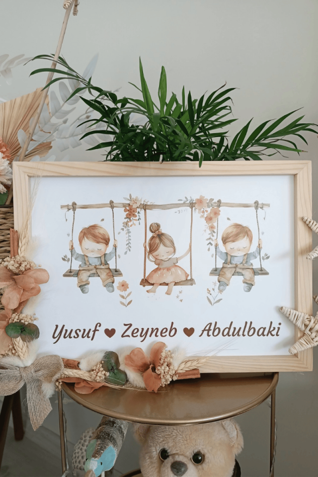 Çiçek Süslemeli Bebek Kapı Süsü / Pano