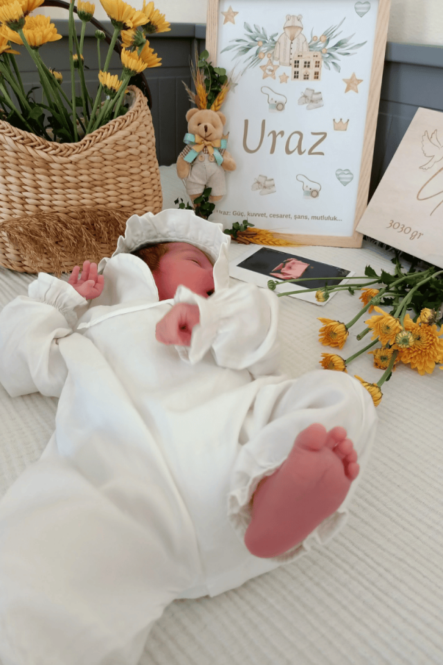 Çiçek Süslemeli - Peluş Ayıcıklı Bebek Kapı Süsü / Pano