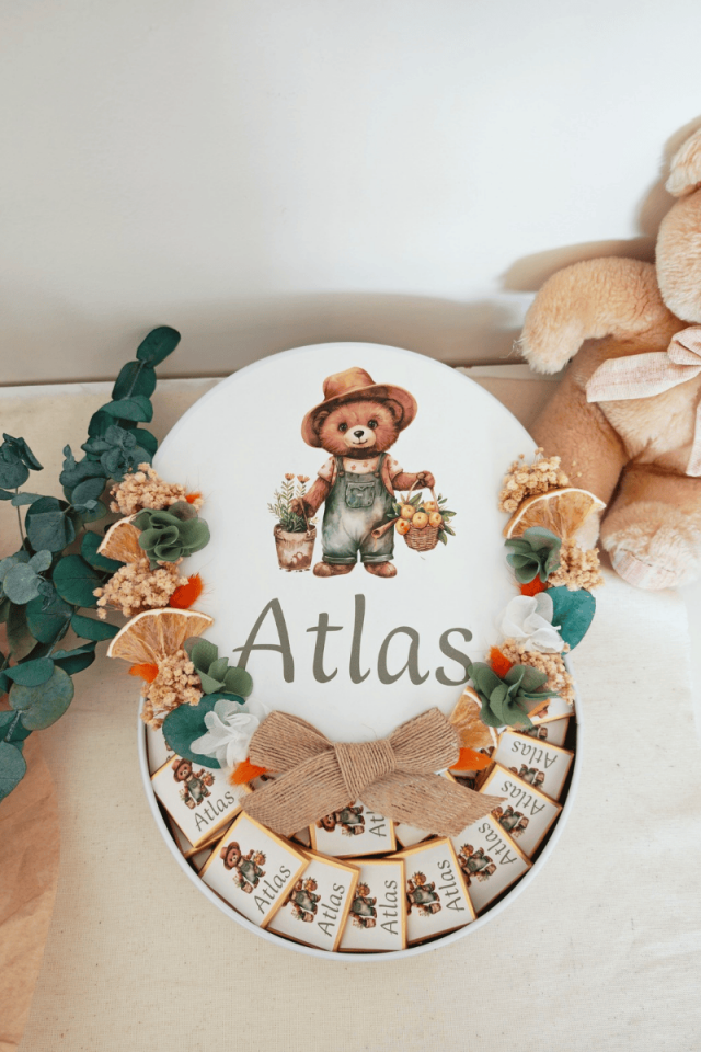 Çiçek Süslemeli Metal Kutuda 120' li Madlen Çikolata