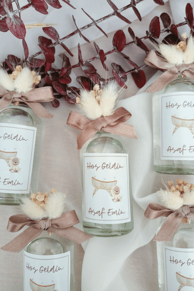 Çiçek Süslemeli Cam Şişe Kolonya Bebek Hediyelik