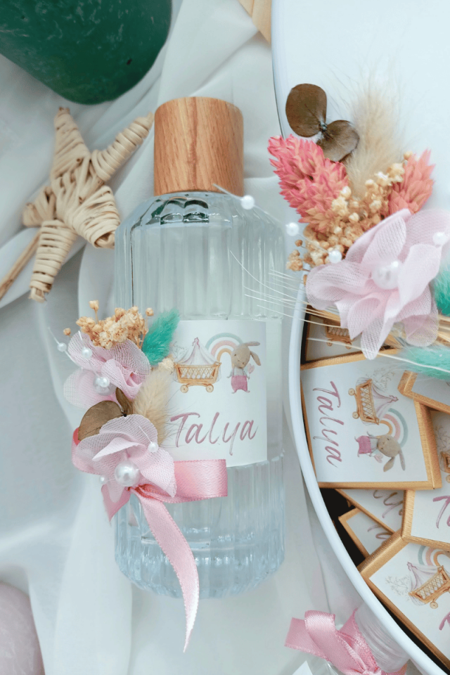 Kız Bebek Çiçek Süslemeli Büyük Boy İkramlık Kolonya