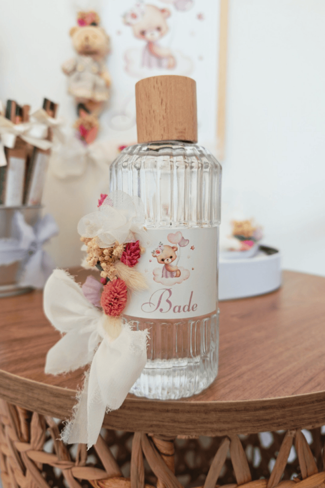 Kız Bebek Çiçek Süslemeli Büyük Boy İkramlık Kolonya