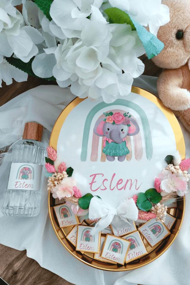 Çiçek Süslemeli Metal Kutuda 30' lu Madlen Çikolata