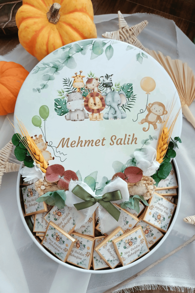 Çiçek Süslemeli Metal Kutuda 80' li Madlen Çikolata