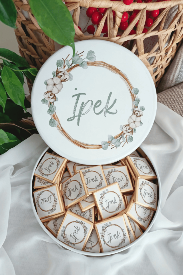 Metal Kutuda 80' li Madlen Çikolata