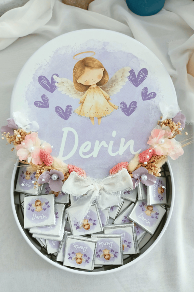 Çiçek Süslemeli Metal Kutuda 65' li Madlen Çikolata