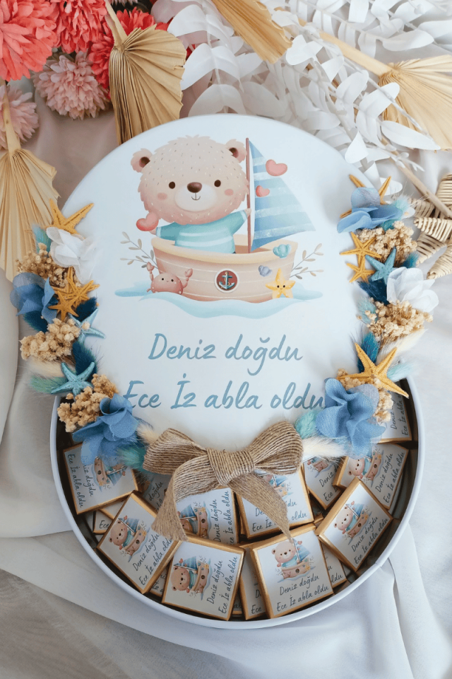 Çiçek Süslemeli Metal Kutuda 50' li Madlen Çikolata