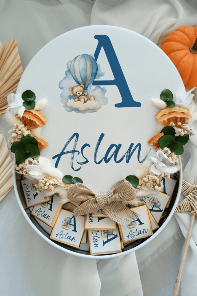 Çiçek Süslemeli Metal Kutuda 50' li Madlen Çikolata