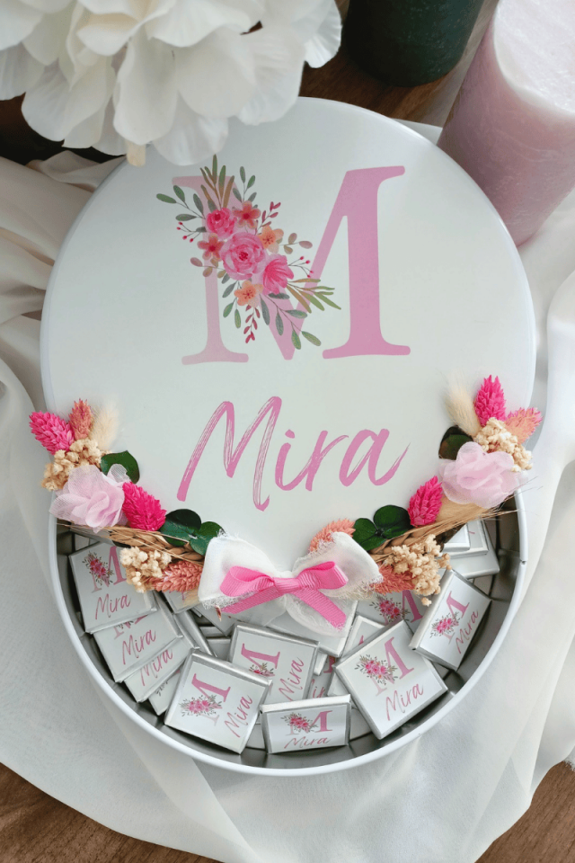 Çiçek Süslemeli Metal Kutuda 25' li Madlen Çikolata