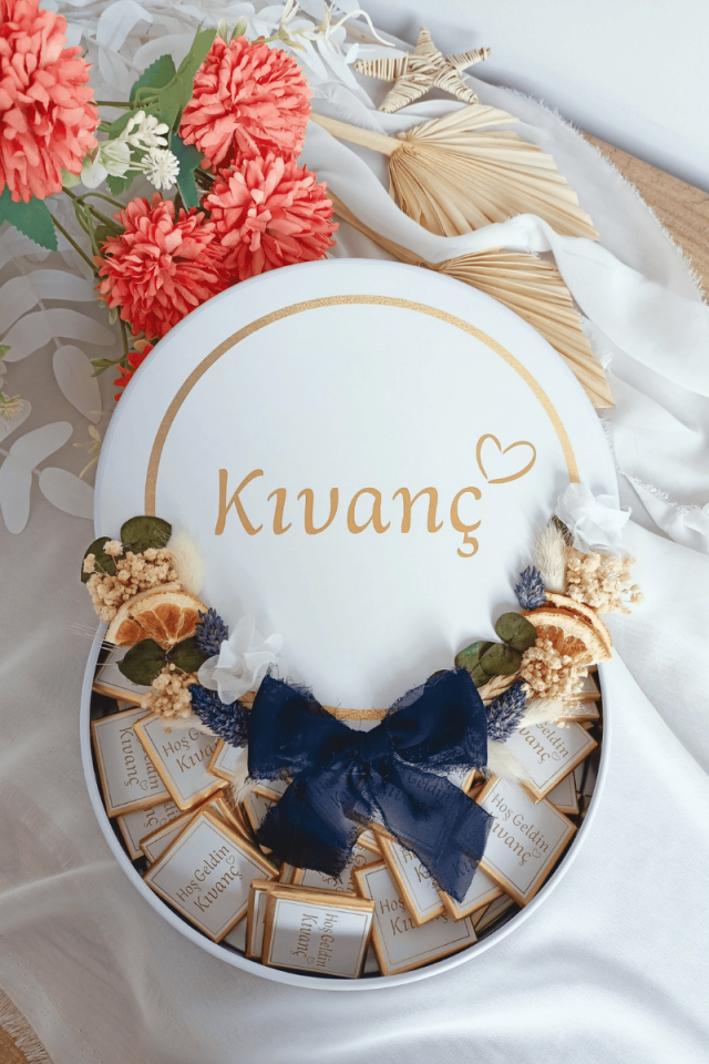 Çiçek Süslemeli Metal Kutuda 40' lı Madlen Çikolata