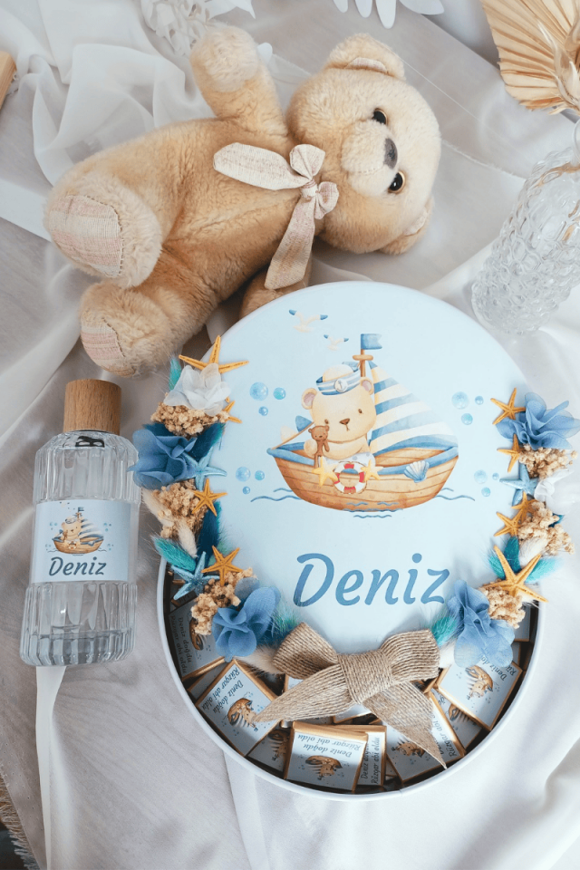 Çiçek Süslemeli Metal Kutuda 50' li Madlen Çikolata