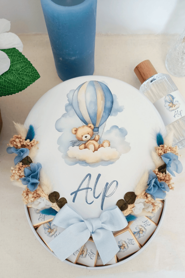 Çiçek Süslemeli Metal Kutuda 160' lı Madlen Çikolata