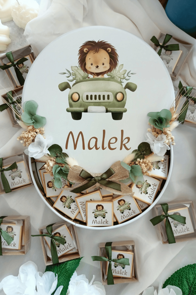 Çiçek Süslemeli Metal Kutuda 50' li Madlen Çikolata