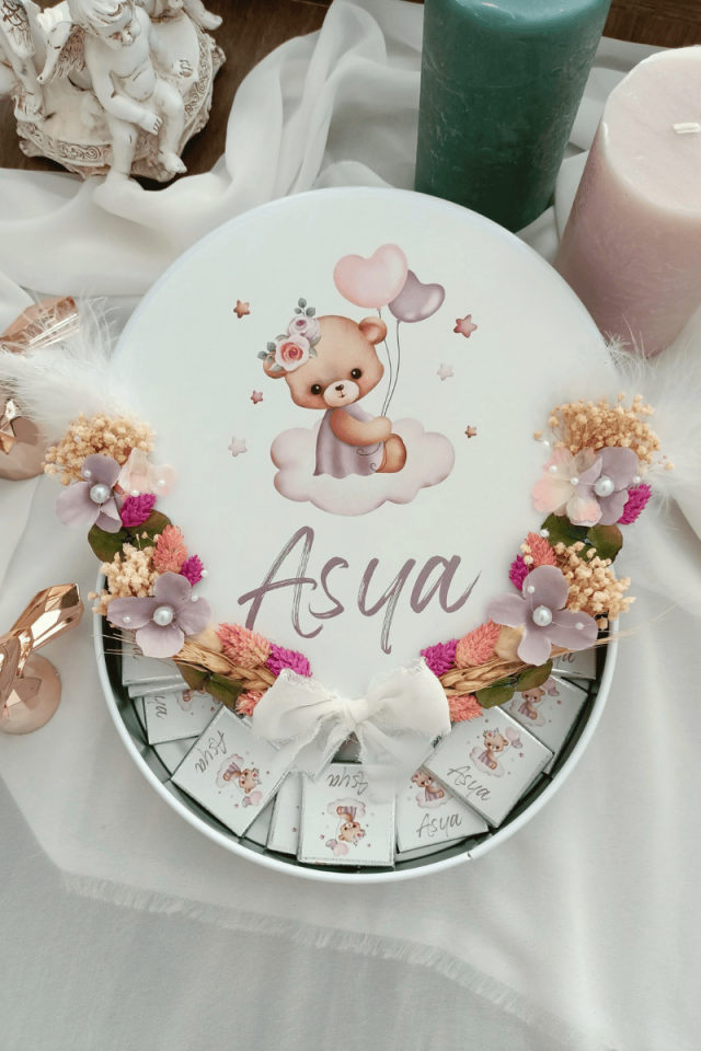 Çiçek Süslemeli Metal Kutuda 40' lı Madlen Çikolata