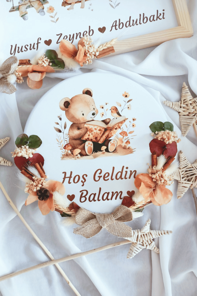 Çiçek Süslemeli Metal Kutuda 60' lı Madlen Çikolata