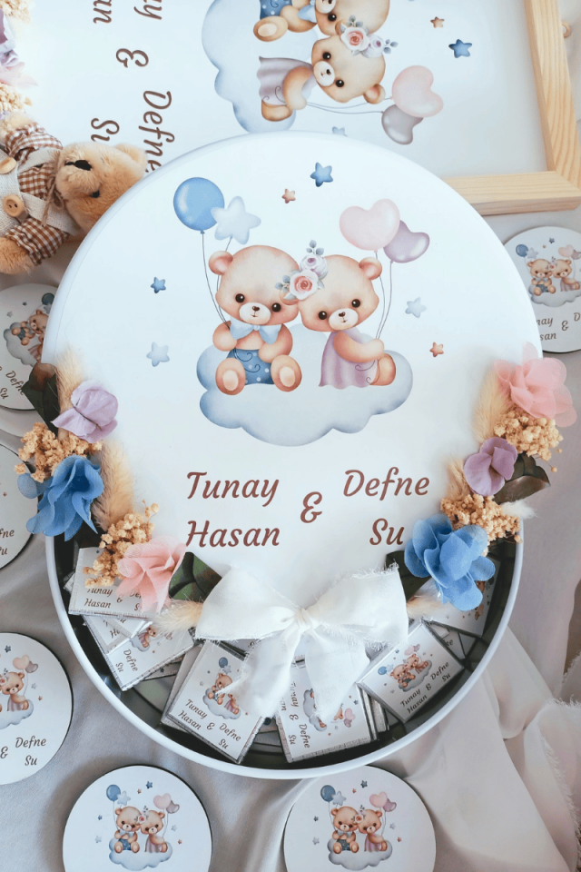 Çiçek Süslemeli Metal Kutuda 50' li Madlen Çikolata