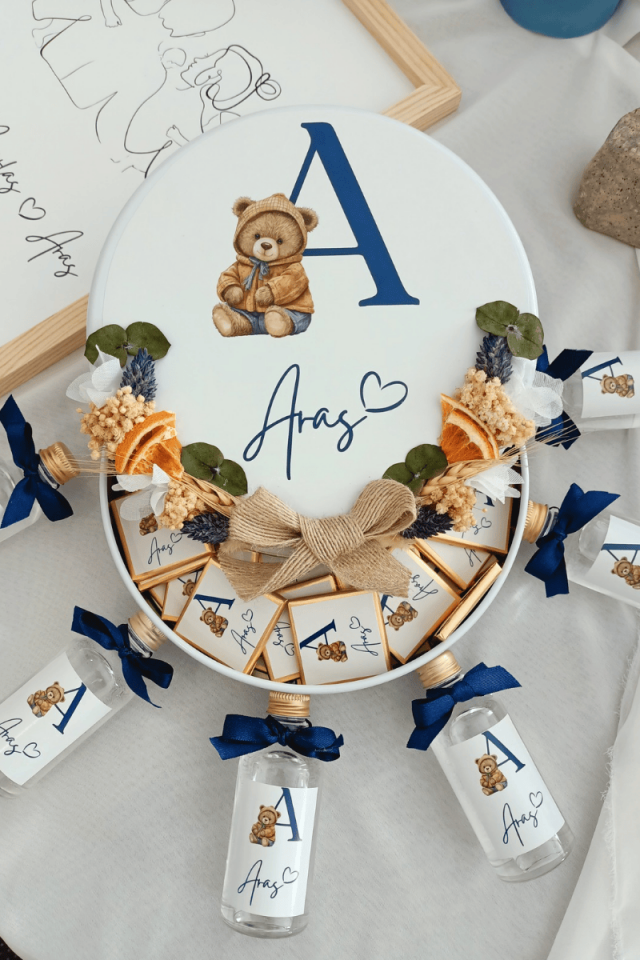 Çiçek Süslemeli Metal Kutuda 75' li Madlen Çikolata