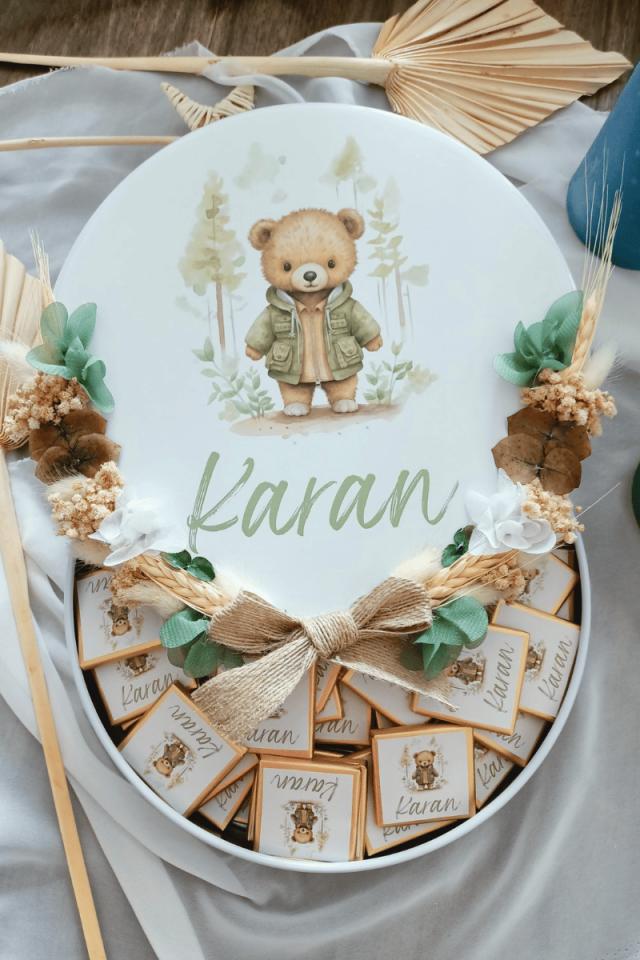 Çiçek Süslemeli Metal Kutuda 90' lı Madlen Çikolata