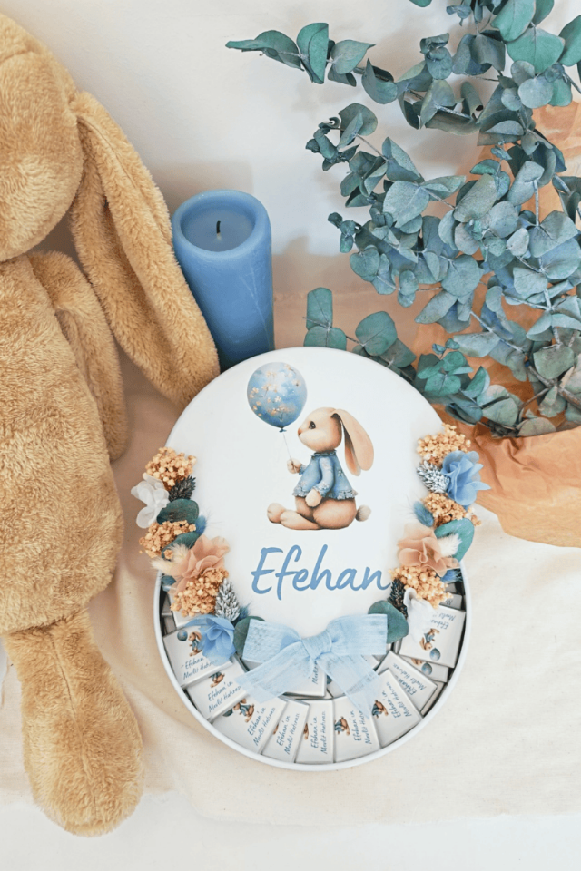 Çiçek Süslemeli Metal Kutuda 80' li Madlen Çikolata