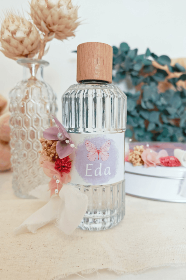 Kız Bebek Çiçek Süslemeli Büyük Boy İkramlık Kolonya