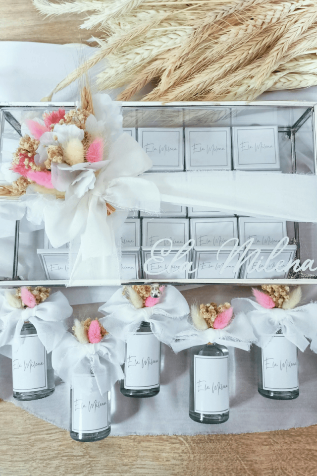 Çiçek Süslemeli Cam Kutuda 50' li Madlen Çikolata