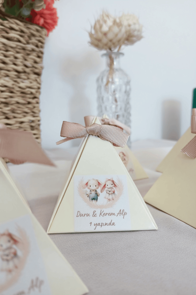 Kuş Lokumlu Piramit Kutu İkiz Bebek Hediyelik