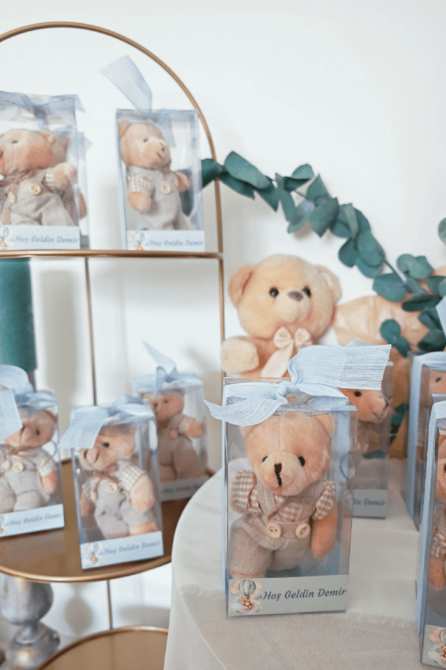 Özel Kurdeleli - Kutulu Elbiseli Peluş Ayıcık Anahtarlık