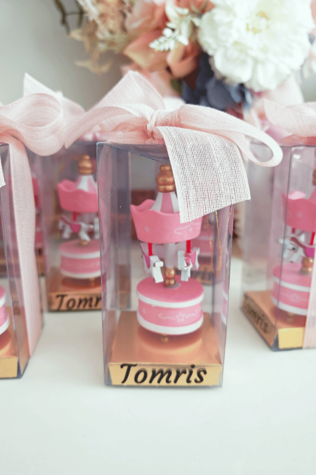 Kutulu Pembe Atlı Karınca Bebek Hediyelik - Özel Kurdeleli