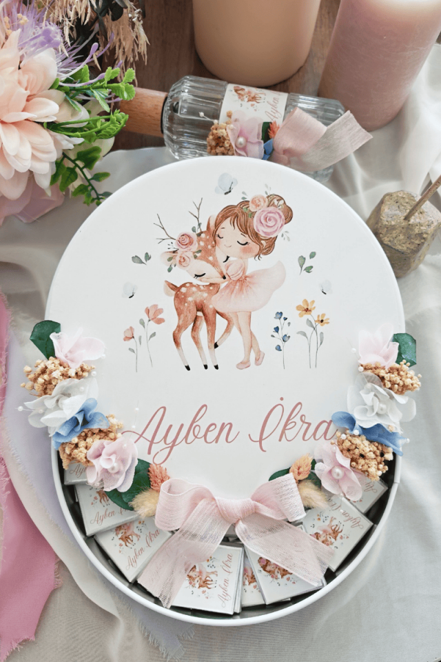 Çiçek Süslemeli Metal Kutuda 90' lı Madlen Çikolata